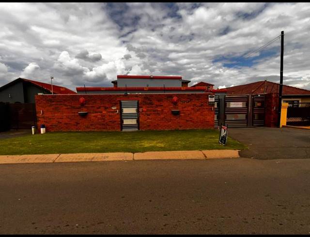 4 BEDROOM HOUSE FOR SALE IN ZAKARIYYA PARK